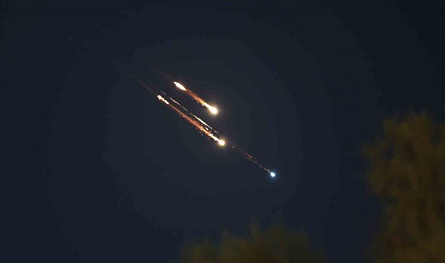 İran'dan İsrail'e yeni füze saldırısı: 4 yaralı