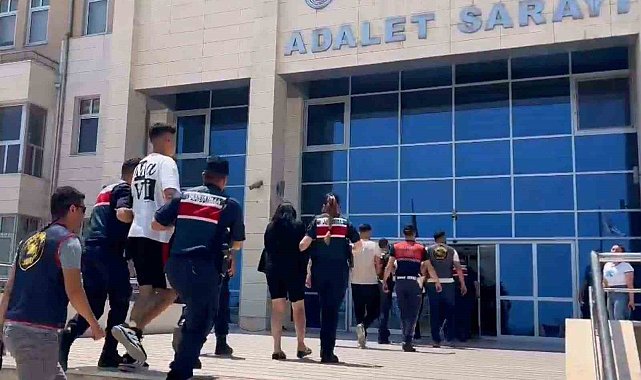 İş yerlerini kurşunlayıp zarar veren 2 şüpheli tutuklandı: O anlar kamerada