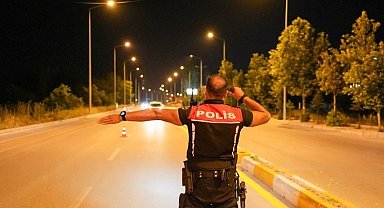 Isparta'da 1 saatlik asayiş uygulamasında 16 sürücüye ceza