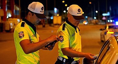 Isparta'da gece denetimi: 1 saatte 117 kişi kontrol edildi