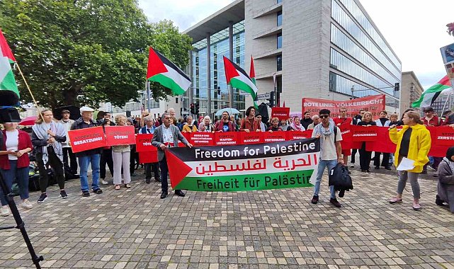 İsrail Dışişleri Bakanı Saar'a Almanya'da Gazze protestosu