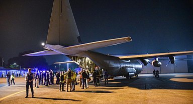 İsrail saldırısında 9 çocuğunu kaybeden doktor, oğluyla birlikte İtalya'ya getirildi