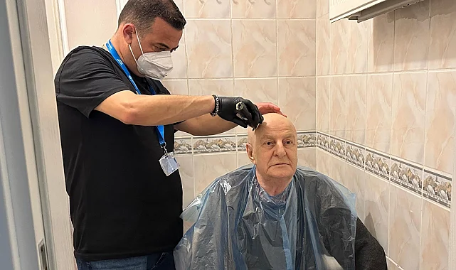 İstanbul Bakırköy'de bayramlık tıraş etti