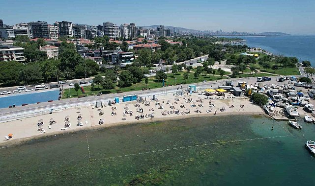 İstanbul'da sıcak hava bunalttı: Caddebostan sahile akın ettiler