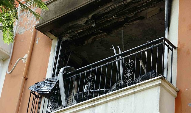 İsviçre'den tatil için geldikleri evleri 1 saat sonra küle döndü