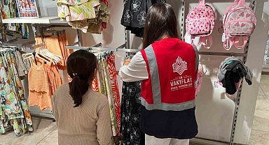 İzmir Vakıflar'dan 624 minik kalbe bayram sevinci