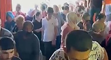 İzmir'de indirimli ürün izdihamı