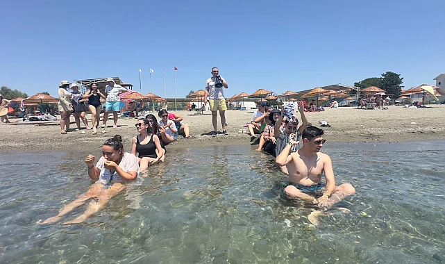 İzmir'de gençlerle yaz boyu 'su gibi eğlence'