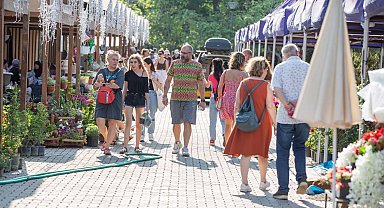 İzmir'de Kültürpark çiçek açtı