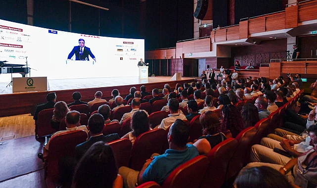 İzmir'de 'mükemmelliği arayış' sempozyumu