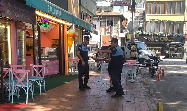 İzmit'te kaldırımlar yenileniyor