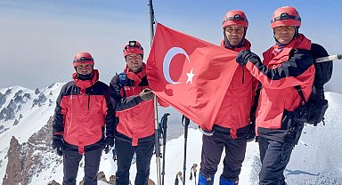 Jandarma 186. yılını Erciyes'in zirvesinde kutladı