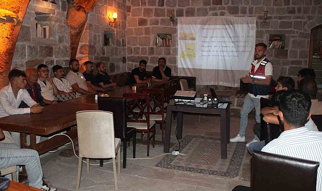 Jandarma Ağırnaslı gençleri uyuşturucuya karşı bilgilendirdi