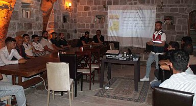 Jandarma Ağırnaslı gençleri uyuşturucuya karşı bilgilendirdi