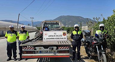 Jandarma denetimlerinde 98 motosiklet trafikten men edildi