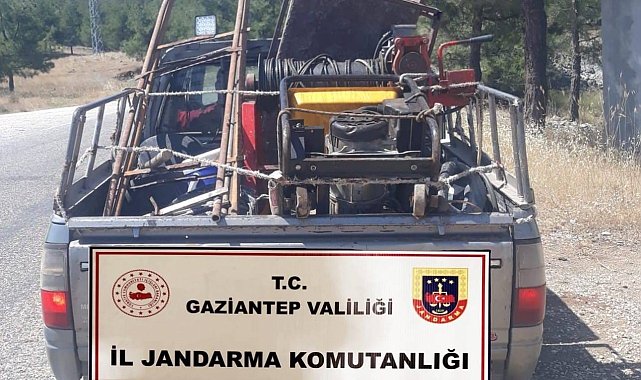 Kaçak krom madeni açarak kazı yapan 5 şahsı jandarma yakalandı