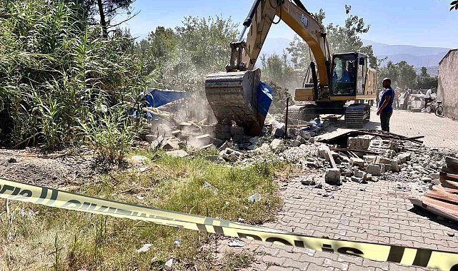 Kaçak yapı yıkımında gerginlik: 1 yaralı, 2 gözaltı