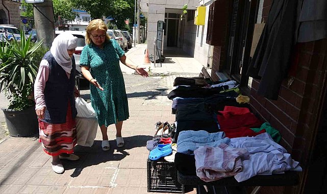 Kadın muhtardan örnek çalışma: İhtiyaç fazlasını alıp, ihtiyacı olanlara dağıtıyor