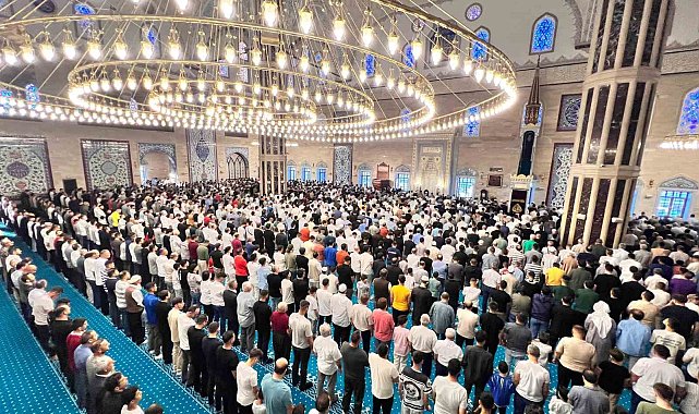 Kahramanmaraş'ta bayram namazı coşkusu