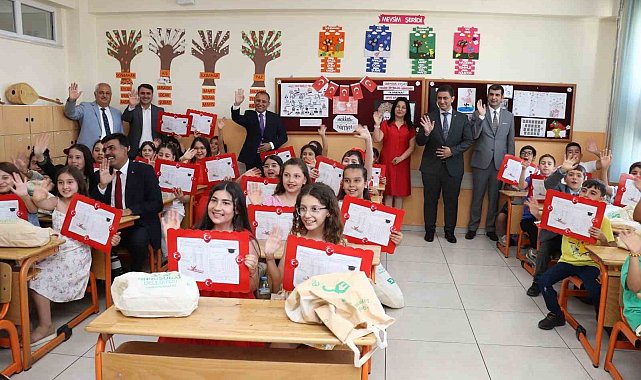 Kahramanmaraş'ta karne heyecanı: 276 bin öğrenci yaz tatiline çıktı