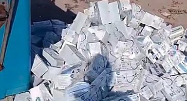 Kahramanmaraş'ta onlarca maske çöpe atıldı