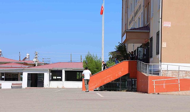 Kahramanmaraş'ta YKS maratonu: Sınava geç kalınca kapıdan bakıp geri gitti