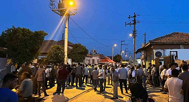 Kamyonet ile motosiklet çarpıştı: 1 ölü, 2 yaralı