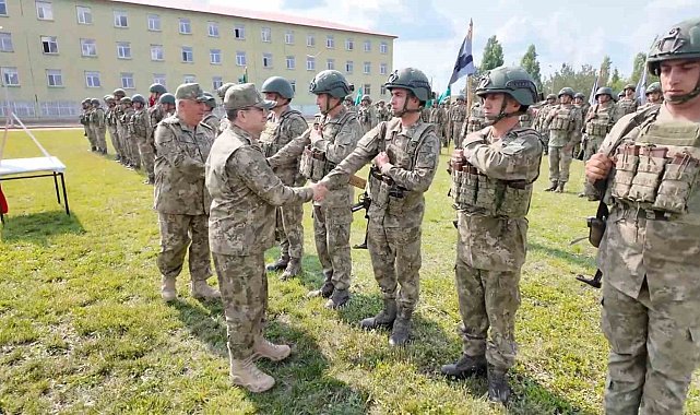 Kara Kuvvetleri Komutanı Orgeneral Bayraktaroğlu, Mehmetçik'in bayramını kutladı