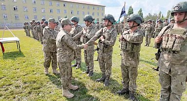 Kara Kuvvetleri Komutanı Orgeneral Bayraktaroğlu, Mehmetçik'in bayramını kutladı