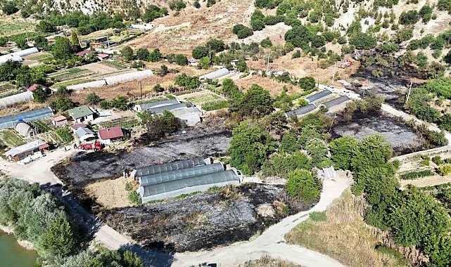 Karabük'te seraların yoğun bulunduğu alandaki anız yangını korkuttu