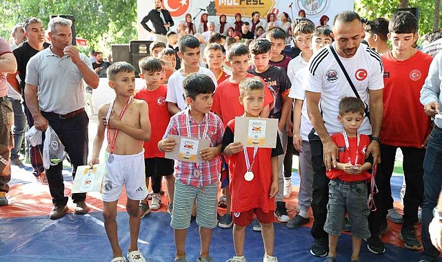Karacaoğlan Kayısı Kültür ve Sanat Festivali sona erdi