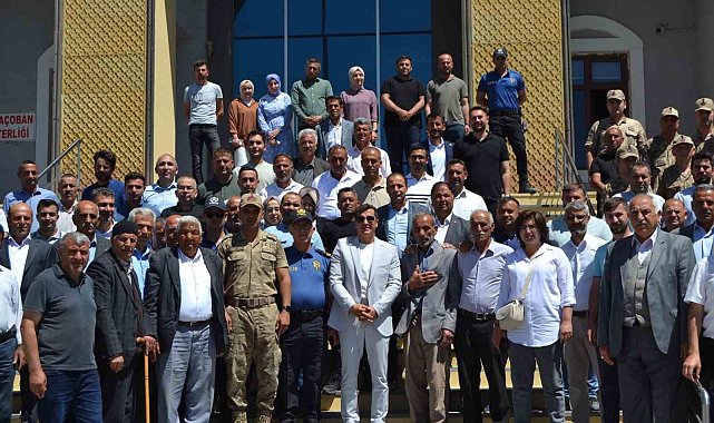 Karaçoban'da Kaymakam ve İlçe Jandarma komutanına anlamlı uğurlama