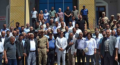 Karaçoban'da Kaymakam ve İlçe Jandarma komutanına anlamlı uğurlama