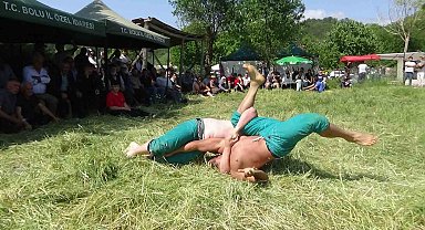 Karakucak Güreşleri renkli görüntülere sahne oldu