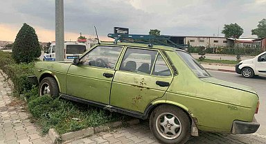 Karaman'da direğe çarpan otomobilin sürücüsü kazayı yara almadan atlattı