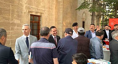 Karaman'da il protokolü vatandaşla bayramlaştı