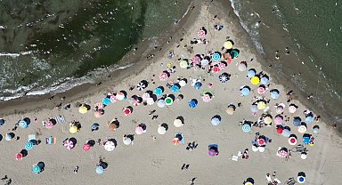 Karasu Sahili tatilcilerle doldu taştı