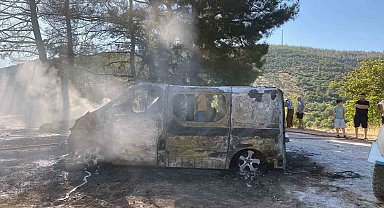 Karavan yangını ormana sıçradı, ekipler anında müdahale etti