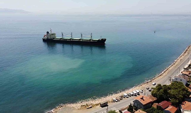 Karaya oturan gemi havadan görüntülendi