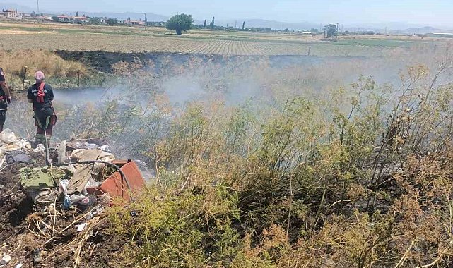 Karesi ilçesinde anız yangını kontrol altına alındı