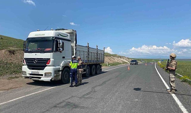 Kars'ta 32 ekip, 98 jandarmanın katımlıyla uygulama