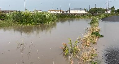 Kars'ta ahırlar ve ekili alanlar sular altında kaldı