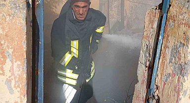 Kars'ta çatı yangını söndürüldü