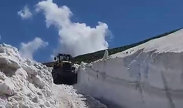 Kars'ta, haziran ayının ortasında karla mücadele