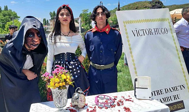 Kars'ta öğrenciler roman karakterlerini canlandırdı