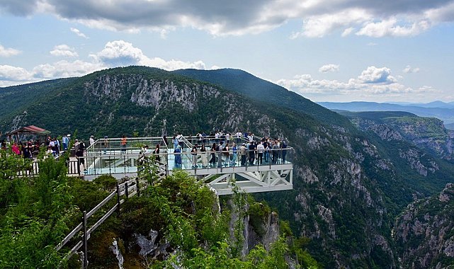 Kastamonu Üniversitesi, yılın stresini doğada attı