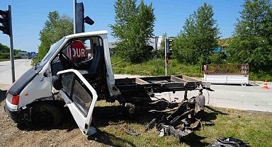 Kastamonu'da kamyonet ile otomobil çarpıştı: 3 yaralı