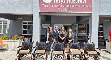 Kastamonu'da öğrenciler, ihtiyaç sahipleri için tekerlekli sandalye aldı