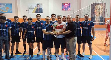Kaymakamlık Voleybol Turnuvası'nın Şampiyonu Zanbak Tarım oldu