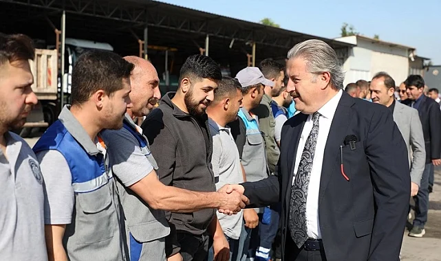 Kayseri Melikgazi mesaiye bayramlaşarak başladı